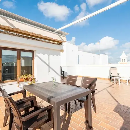Duplex In Con Terraza ألمونتي